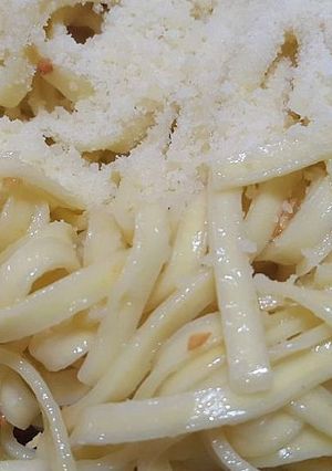 Una foto de Pasta larga con ajo y aceite de oliva