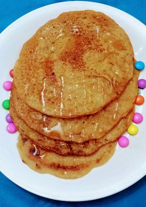 A picture of Wheat jaggery pancakes.