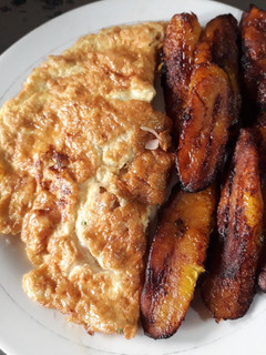 A picture of Fried plantain with fried eggs.