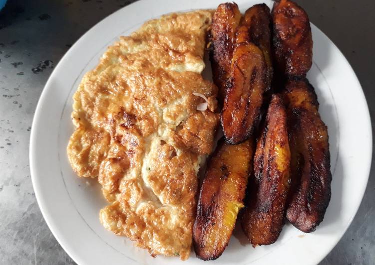 Fried plantain with fried eggs