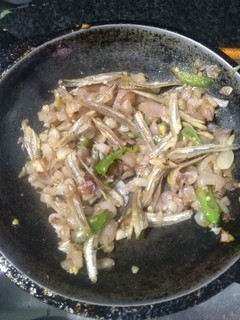 நெத்திலி பொரிச்சது(குச்சிகருவாடு)(nethili karuvadu fry recipe in tamil) செய்முறை முக்கிய புகைப்படம்