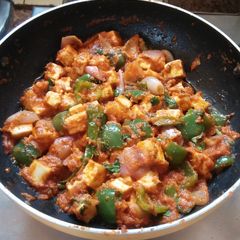 A picture of Restaurant style kadai paneer.