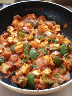 A picture of Restaurant style kadai paneer.