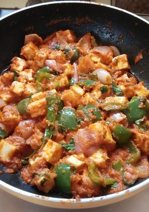 A picture of Restaurant style kadai paneer.