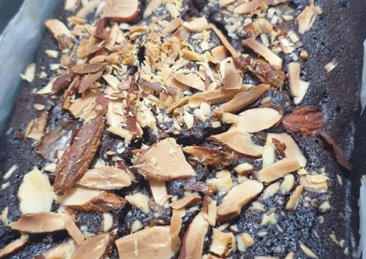 Bagaimana Menyiapkan Classic Almond Brownies, Lezat Sekali