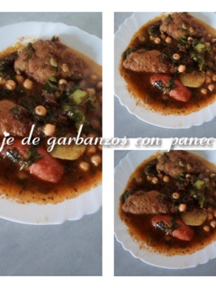 Una foto de Potaje de garbanzos con panecillos