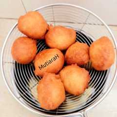 A picture of Loukoumades (Greek Doughnut).