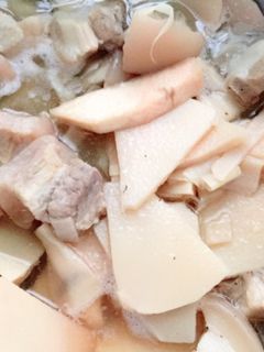 Hình của món Thịt ba chỉ kho măng.