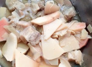 Hình của món Thịt ba chỉ kho măng.