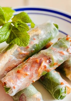 Hình của món Bánh Tráng Cuốn Đậu Hủ Muối Tôm Hành Phi.