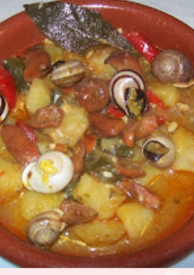 Una foto de Níscalos con patatas y caracoles