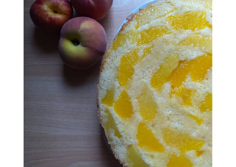 Torta di pesche rovesciata