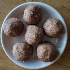 A picture of Ragi ladoo in organic jaggery.