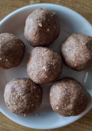 A picture of Ragi ladoo in organic jaggery.