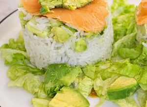 Foto di Torretta di Riso Basmati con Salmone e Avocado