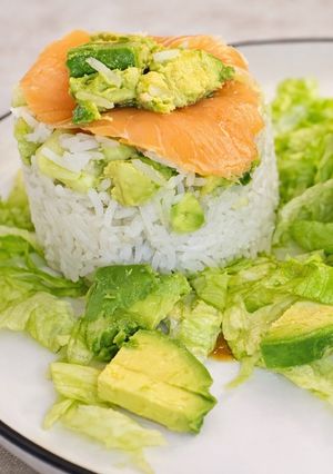 Foto di Torretta di Riso Basmati con Salmone e Avocado