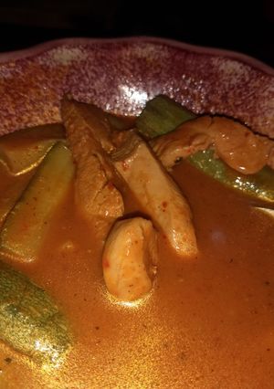 Una foto de Pollo con Calabazas en salsita asada