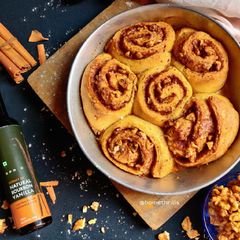A picture of Walnut Vanilla Rolls.