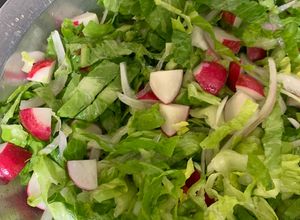 صورة لوصفة سلطة فجل وخس 🥗