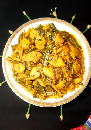 পেঁয়াজ কলি দিয়ে চান্দা মাছের চর্চরী রেসিপির প্রধান ছবি