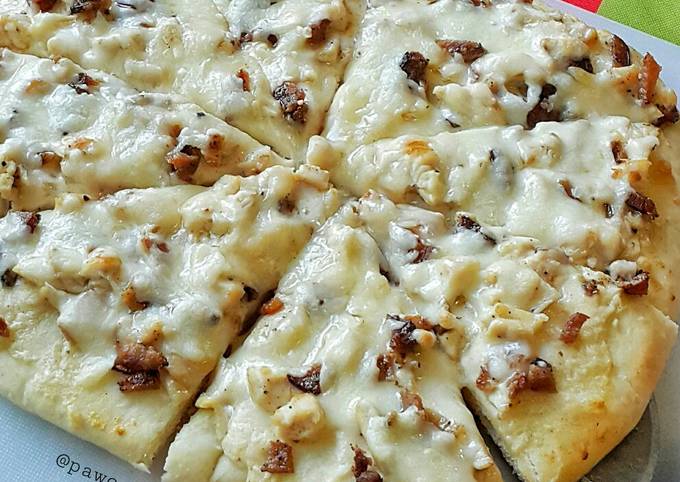 Steps to Make Homemade Chicken &amp; Bacon Pizza