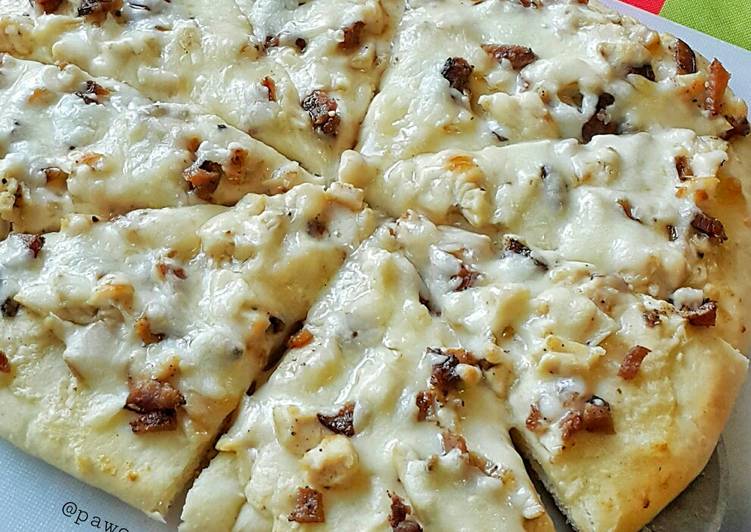 Recipe of Ultimate Chicken &amp; Bacon Pizza