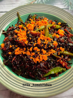 A picture of Indo-Thai Style Sautéed Red Amarnath with Beans.
