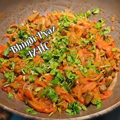 A picture of 🥘 Bhindi Pyaz (okra/ladyfinger & onion) 🥘.