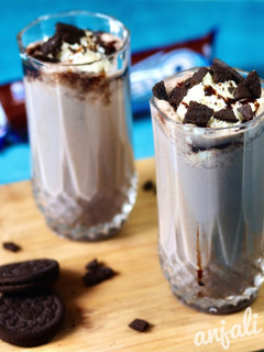 A picture of Oreo milkshake.