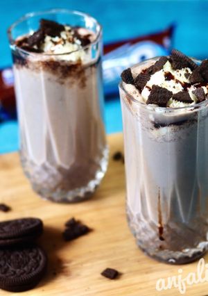 A picture of Oreo milkshake.