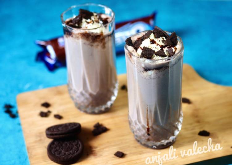 Recipe of Quick Oreo milkshake