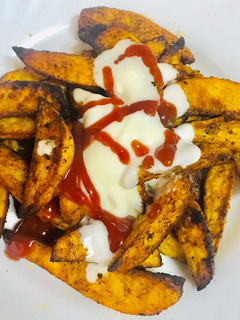 A picture of Seasoned baked potato wedges.