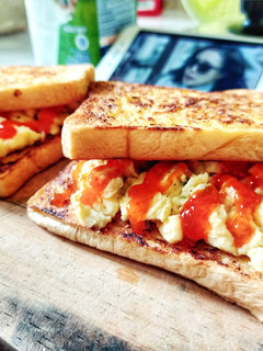 Foto resep Roti Panggang dengan Scrumble egg