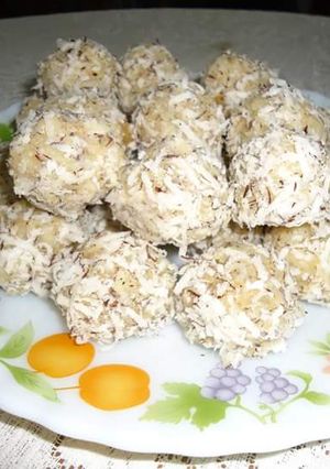 A picture of #Ramadan.... Nariyal laddu.