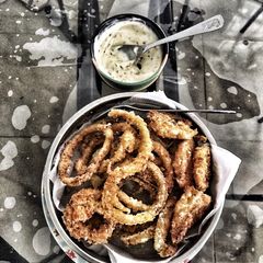 A picture of Crispy Golden Onion Ring.