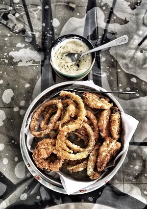 A picture of Crispy Golden Onion Ring.