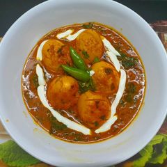 A picture of Palak Egg Malai.