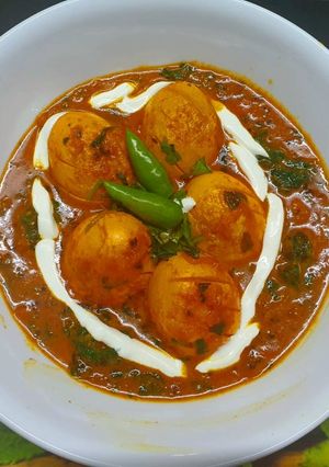 A picture of Palak Egg Malai.