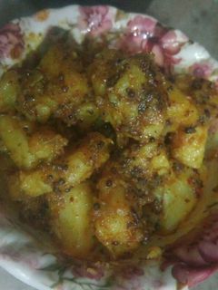 जीरा आलू (jeera aloo recipe in Hindi) रेसिपी मुख्य फोटो