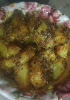 जीरा आलू (jeera aloo recipe in Hindi) रेसिपी मुख्य फोटो