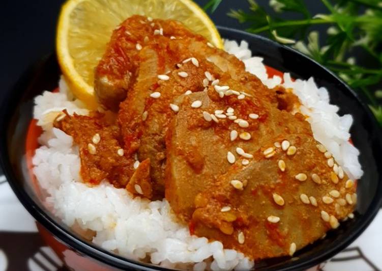 Bagaimana Menyiapkan Spicy Tuna Rice Bowl With Lemon yang Lezat Sekali