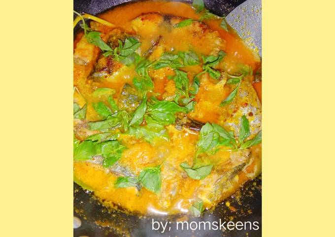Tongkol tuna masak kuah kuning kemangi by momskeens ☺️ foto resep utama