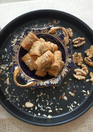 વોલનટ બકલાવા (walnut baklawa in gujarati) રેસીપી મુખ્ય ફોટો