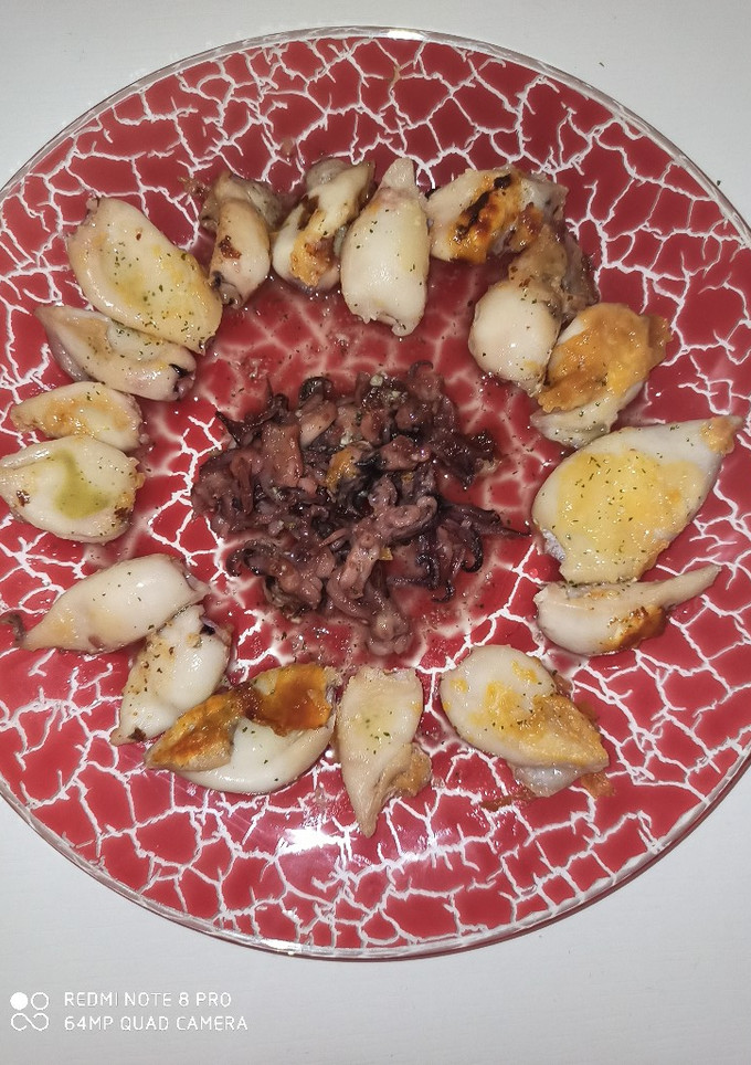 Una foto de Mini chipirones a la plancha con salsa verde