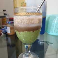 Avocadoffie (kopi susu + alpukat) রেসিপির প্রধান ছবি