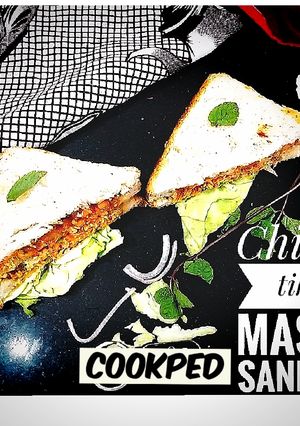A picture of Chicken tikka masala sandwich.