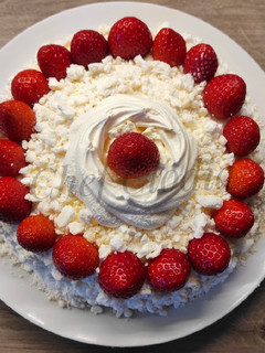A picture of Italian pastry cream cake 🍰.
