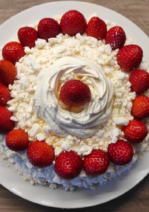 A picture of Italian pastry cream cake 🍰.