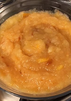 Une photo de Compote de pommes aux agrumes et prune