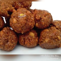 A picture of Coconut & peanut balls.